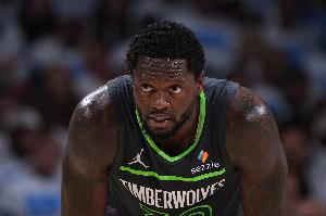 扛起球队！兰德尔半场11中7砍最高20分 罚球5中5