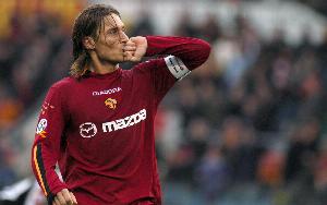 托蒂：我和斯帕莱蒂的事情该放下了，若他去尤文会是伟大的签约