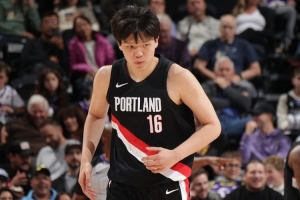 周琦建议杨瀚森：心态一定要平衡 NBA很多黑人球员是瞧不起我们的