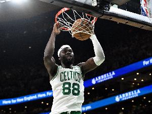 杰伦-布朗：科塔一直在练习挡拆 他在一边学习一边成长