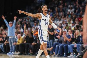 略显沉寂！莫兰特上半场7投3中拿到8分4助攻 正负值+9