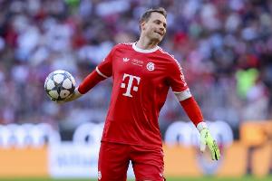 诺伊尔对阵巴黎41次长传且18次成功，两项数据位列本赛季欧冠之最