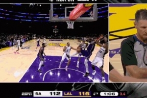 尚帕尼三分不中篮板混战出界&吹给马刺球权 湖人挑战成功拿回球权