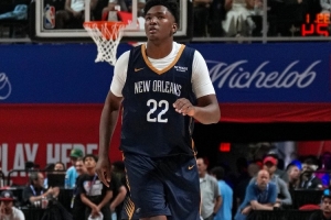 威利·格林：我们信任新秀的发挥 球队放心把球交给费尔斯奎因