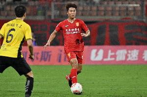 足球报谈中甲冲超：铜梁龙比广州豹形势更好，南通具备搅局者潜质