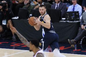 飞奔的小王子！布劳恩11中5得12分7板4助 三分4中1