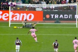 维拉守护神！罗杰斯手球送点，大马丁扑出塞梅尼奥点球！