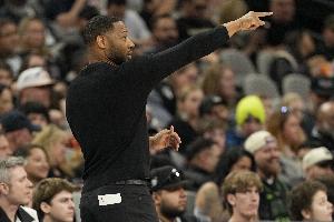 威利·格林：一开始就要拼展现韧性侵略性 今天表现低于我们标准