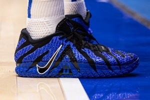 这配色相当吸睛！杜克大学球员上脚球队专属莫兰特Ja 3 PE！