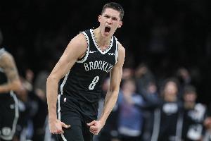 渐入佳境！8号秀杰明半场6中4&3记三分拿下11分1板1助1断