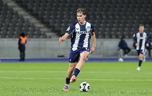 记者：16岁艾希霍恩成德乙主力，他吸引了几乎所有欧洲顶级队兴趣