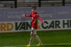 尼基·巴特18岁儿子鲁本代表索尔福德城首次首发，并打进两球