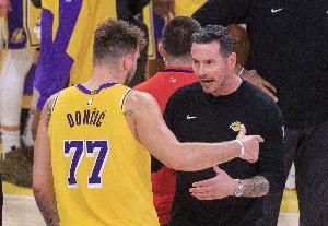 帕金斯：湖人是第二支被雷霆羞辱的球队 勇士和他们打完心态崩了