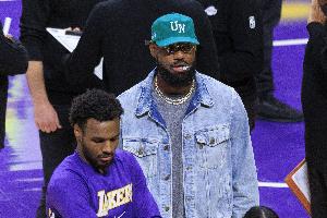 就等老詹了！湖人前14场让他看到了啥？ 复出后将更多扮演终结者