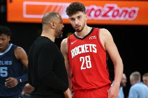 申京：我知道自己若还像上半场那样打球 乌度卡就该带我看录像了