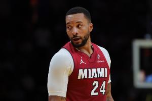 手还没热？鲍威尔首节出战8分钟 5中1&三分2中0仅拿2分