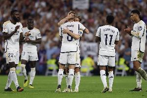 克罗斯评历史最佳阵容：梅罗上榜，中场魔笛+齐祖，前锋大小罗