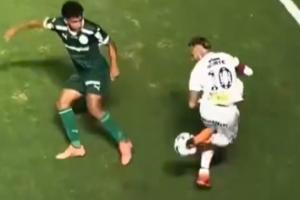 回不去了……33岁内马尔两次尝试彩虹过人均失败，被对手断球