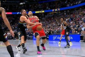 很关键！约基奇切球出界判公牛球 掘金挑战失败&暂停用完了