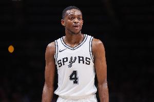 风卷残云！福克斯反击面对空篮 起飞秀出大风车扣篮画下完美句点