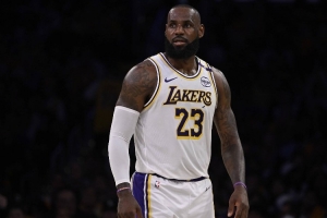 美记提醒：詹姆斯连续1292场比赛得分上双的纪录可能不保啊