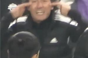 冤不冤？全北现代阿根廷助教拉眼角，被韩国裁判协会禁赛5场