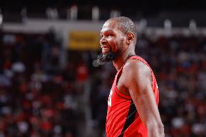 能杀伤！杜兰特9中3拿到半场最高13分 罚球6中6