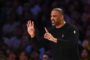 “火三崩”！火箭第三节17-30净负13分 三节打完仅剩4分优势