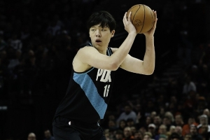 拓记：杨瀚森至少是球队的可行选择 伤病频发时需要他出场来组织