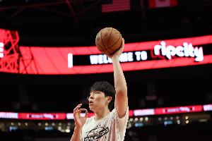 媒体人谈杨瀚森：开拓者这么乱 打起来费劲 上场就有作用不容易