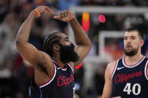 船记：快船的比赛真是让人看得难受 队里每个人都显得郁郁寡欢