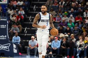 侠媒：拉塞尔在训练时的态度和防守端的懒散惹怒了不少队友