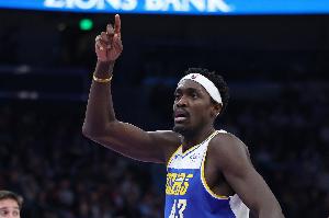 挑大梁！西亚卡姆半场9中6拿到全队最高16分6板 三分4中2