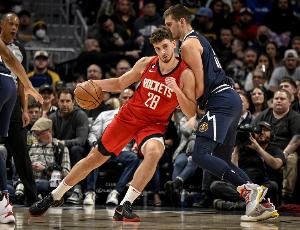 完全被碾压！约基奇今日单防申京时 后者8投1中仅得到2分