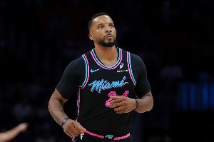 真大腿！鲍威尔半场10中5拿下15分2板1助1断 次节10分