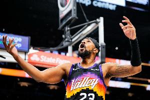 突然就追上了！森林狼连续失误 古德温三分+反击上篮追到差1分