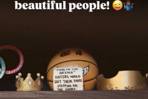 詹姆斯晒手写字条问候早安：黑子们一踏上球场就会吓得屁滚尿流