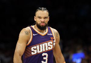 冲动了！狄龙因在昨日比赛后对裁判使用不当语言被罚35000美元