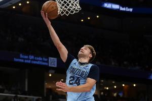 外线开炮！卡姆·斯潘塞10中6拿到17分4板5助 三分5中3