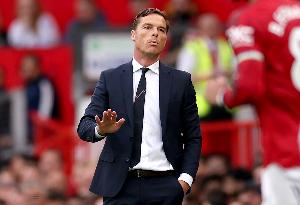 伯恩利主帅：上半场我们踢得不错，但比赛势头是难以名状的东西