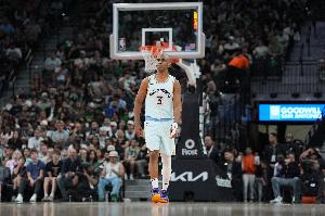 保罗生涯至今已出战1364场常规赛 NBA历史无冠球员中最多