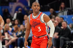 英雄迟暮！保罗半场0出手未得分 拿到1板1助